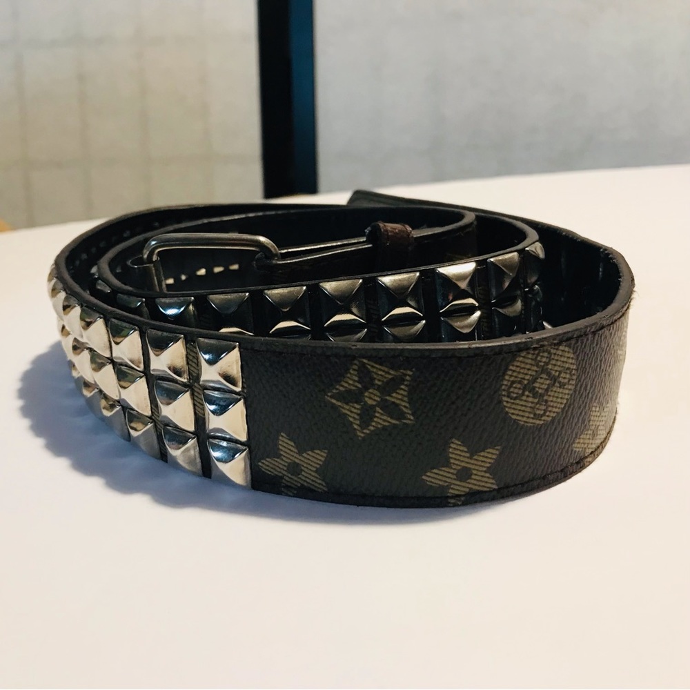 Men’s Studded Faux Leather Belt Size 38-40. Good condition